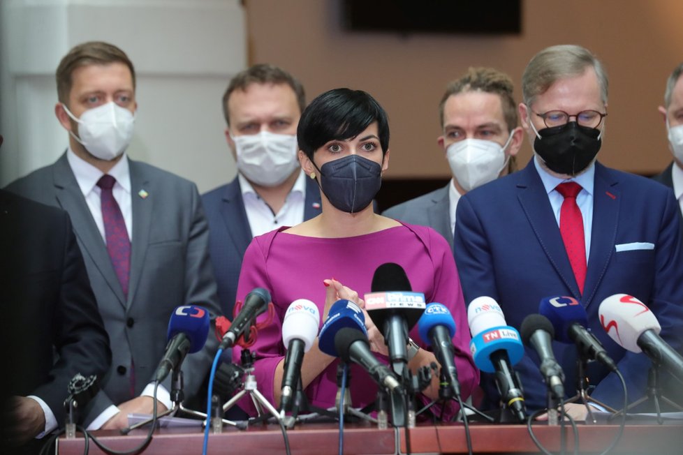 Tisková konference budoucí vlády o boji s koronavirem.