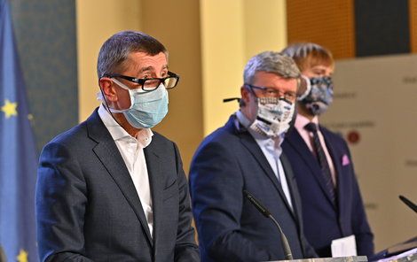 Členové vlády na tiskové konferenci ke koronaviru: Premiér Andrej Babiš (ANO), ministr průmyslu a obchodu Karel Havlíček (ANO) a ministr zdravotnictví Adam Vojtěch (za ANO) (19.3.2020)