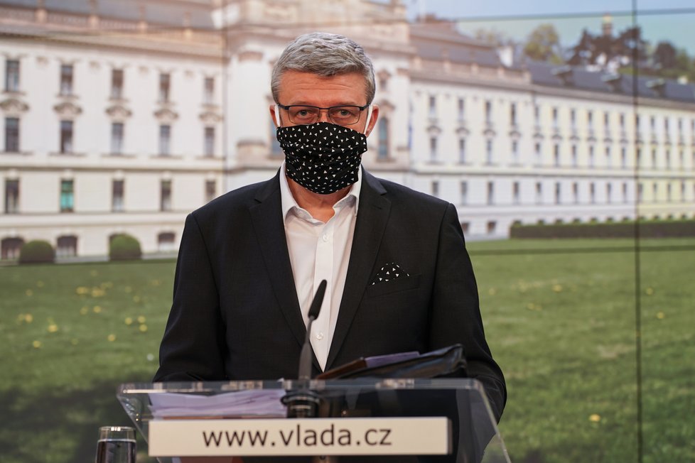 Jednání vlády o koronaviru: vicepremiér a ministr průmyslu, obchodu a dopravy Karel Havlíček (6. 4. 2020)