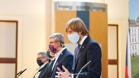 Jednání vlády o koronaviru: Lubomír Zaorálek, Roman Prymula, Karel Havlíček a Adam Vojtěch (9. 4. 2020)