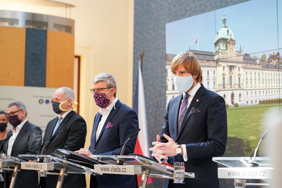 Jednání vlády o koronaviru: Lubomír Zaorálek, Roman Prymula, Karel Havlíček a Adam Vojtěch (9. 4. 2020)