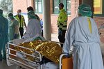 V řadě nemocnic dochází kvůli koronavirové kriti zdravotníkům síly. Ve Vojenské nemocnici Brno zaměstnance naštval ředitel, který odjel na hory. Ilustrační foto.