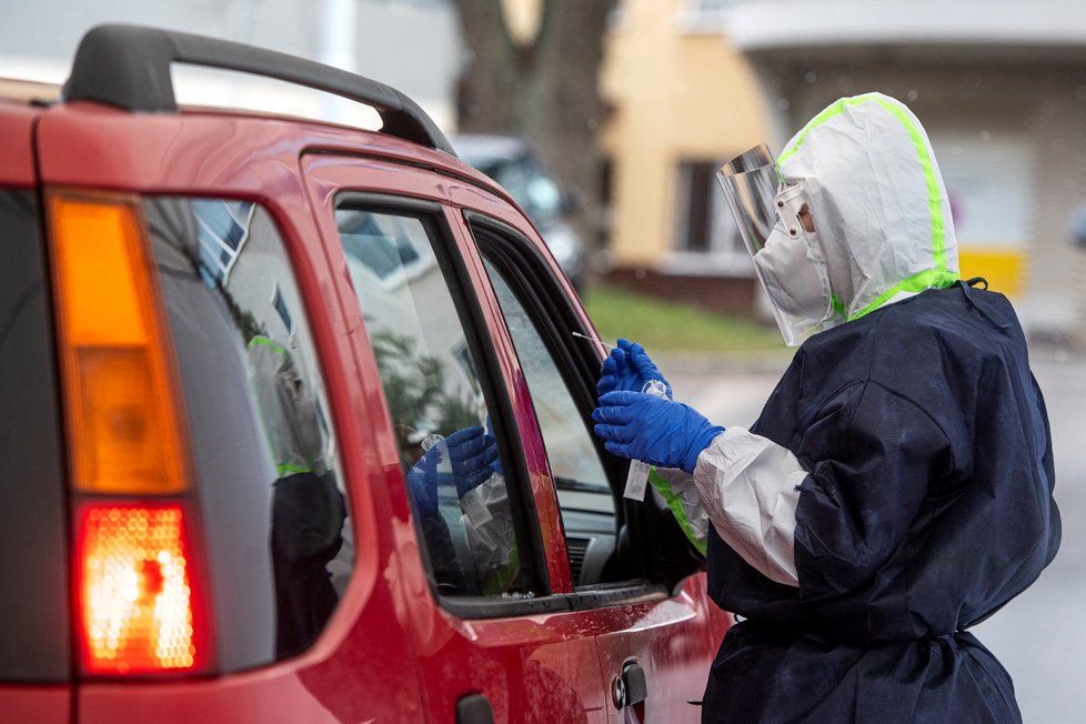 Odběr vzorků na koronavirus v Česku