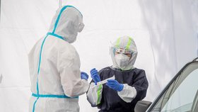 Odběr vzorků na koronavirus v Česku