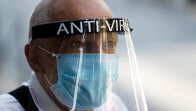 Pandemie u lidí vyvolává fobii z doteku. „Prohlubuje i hypochondrii,“ říká psychiatr