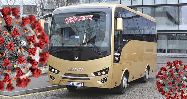 300 autobusů se na protest sjelo do Prahy. Dopravci chtějí větší podporu od vlády, miliarda nestačí 