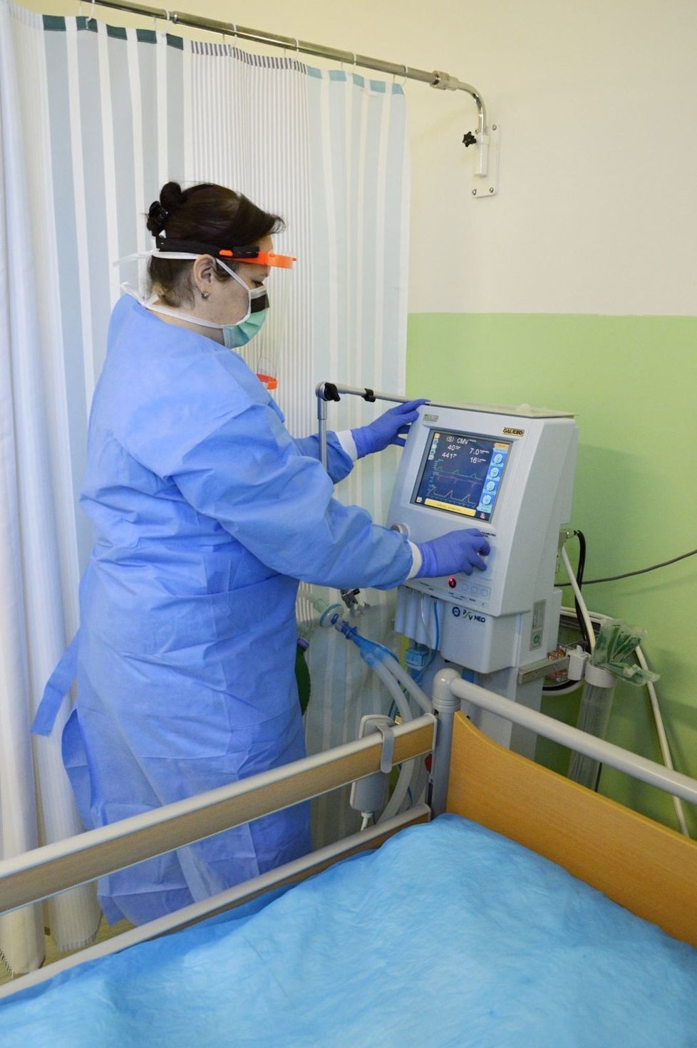 Nové oddělení KOVES v nemocnici Na Františku se bude starat o seniory nakažené virem SARS-CoV2