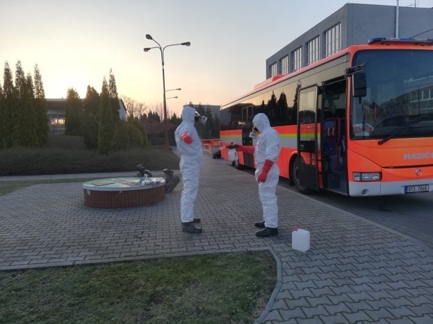 Hasičský záchranný sbor Moravskoslezského kraje zajistil převoz celkem 12 českých občanů, kteří se vraceli ze zahraničí.