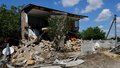 Zničené domy v obci Korsunka v Chersonské oblasti
