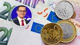Koruna sílí, vyplatí se nakupit eura? Ekonomové o výhledu i přípravách na dovolenou