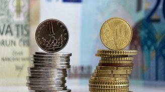 Koruna ztratila vůči euru pět procent. A tím to nekončí