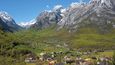 Vesnička Vusanje, výchozí bod do národního parku Prokletije ukrývající i nejvyšší bod Černé Hory Zla Kolata