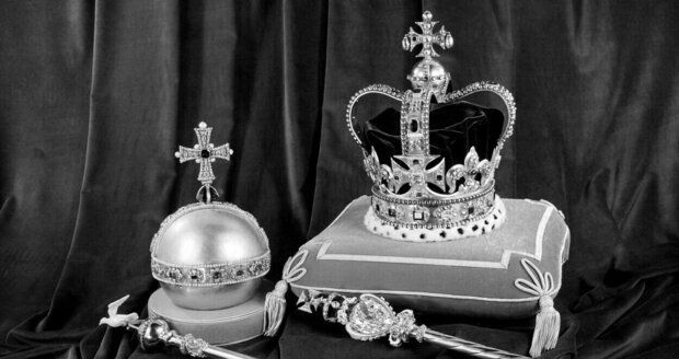 Britské korunovační klenoty: Co uvidíme na korunovaci Karla III. a jaká je jejich historie?