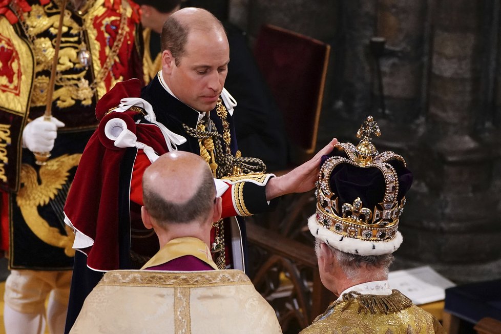 William se dotkl královské koruny. Jednou ji na hlavě bude mít i on.