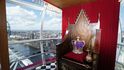 Kopie britských korunovačních klenotů v kabině Londýnského oka