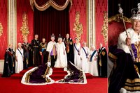 Palác zveřejnil první oficiální snímek: Tajemství korunovační fotografie! Kdo je kdo?
