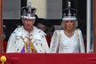 Korunovace krále Karla III.: Karel s Camillou a rodinou se ukázali na balkoně Buckinghamského paláce