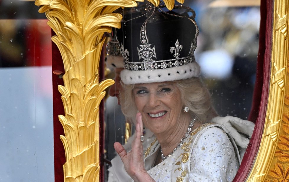 Korunovace krále Karla III.: Camilla v kočáře cestou do paláce