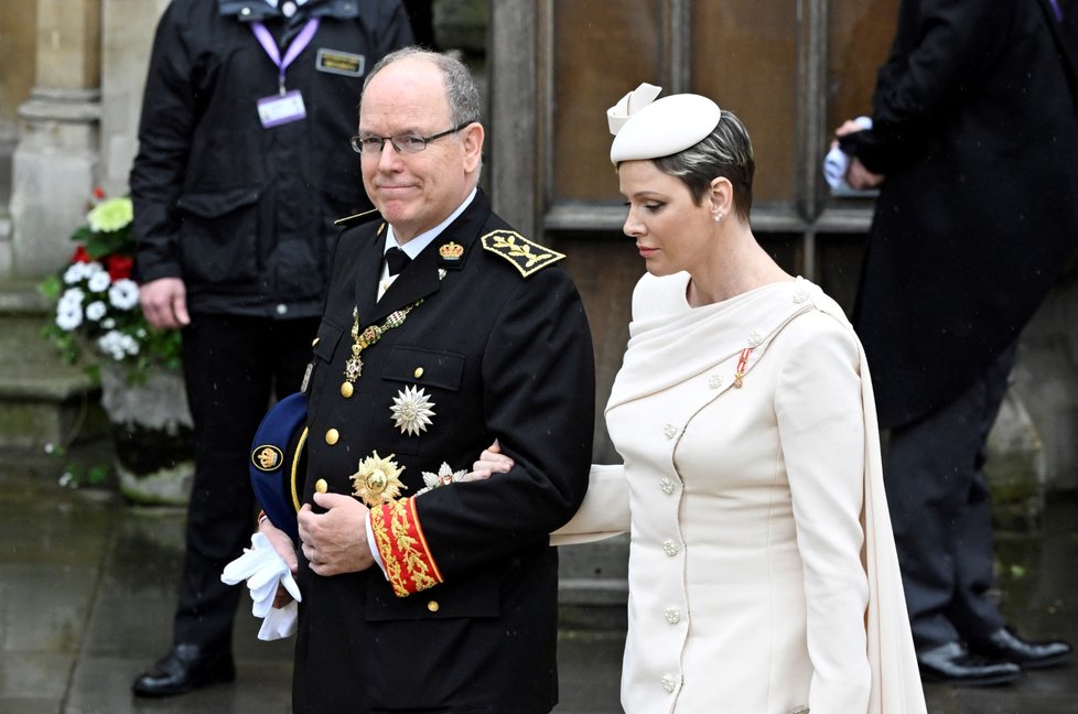 Korunovace krále Karla: Monacký kníže s manželkou Charlene