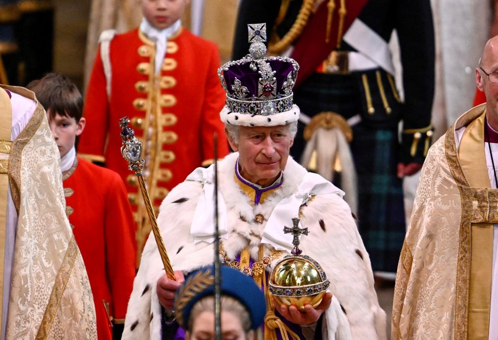Korunovace krále Karla III.: Odchod z Westminsterského opatství