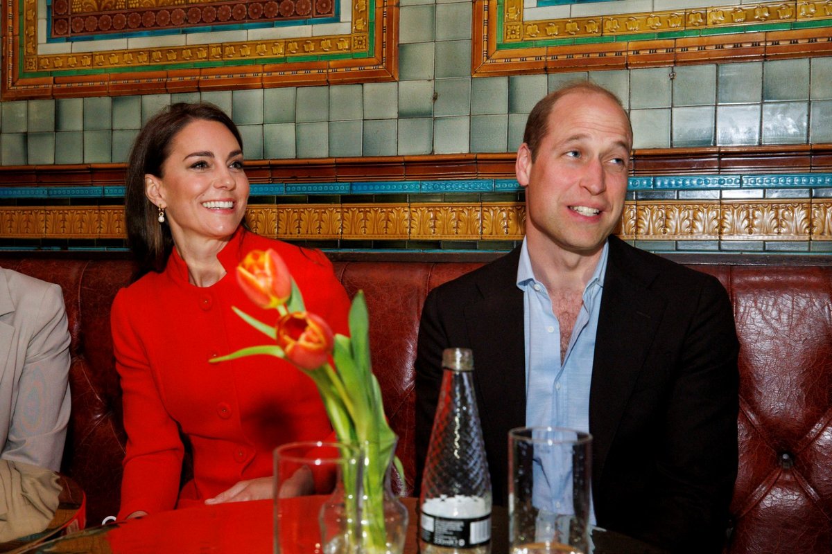 Princ William a princezna Kate v  restauraci Dog and Duck.