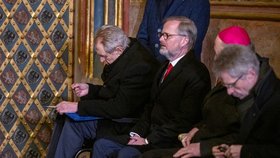 Ukládání korunovačních klenot: Prezident Miloš Zeman a premiér Petr Fiala (25. 1. 2023)