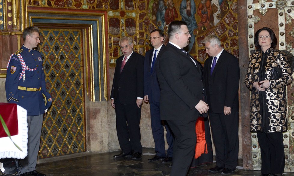 Do katedrály sv. Víta přijel Zeman z party na ruské ambasádě.