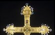Korunovační kříž - K nejvýznamnějším exponátům bude patřit více než půlmetrový zlatý relikviářový kříž, který nechal zhotovit Karel IV. Kříž se označuje také jako korunovační, protože byl užíván při korunovacích.