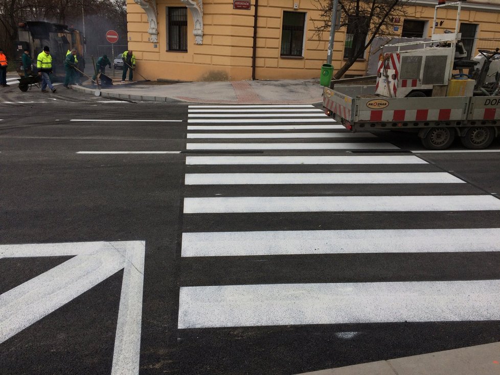 Nový přechod pro chodce v Korunovační ulici