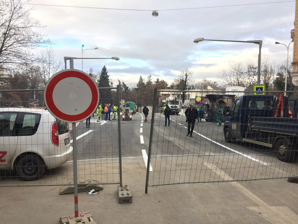 V Korunovační ulici chce Praha 6 zavést více ostrůvků a snížit dopravní zatížení.