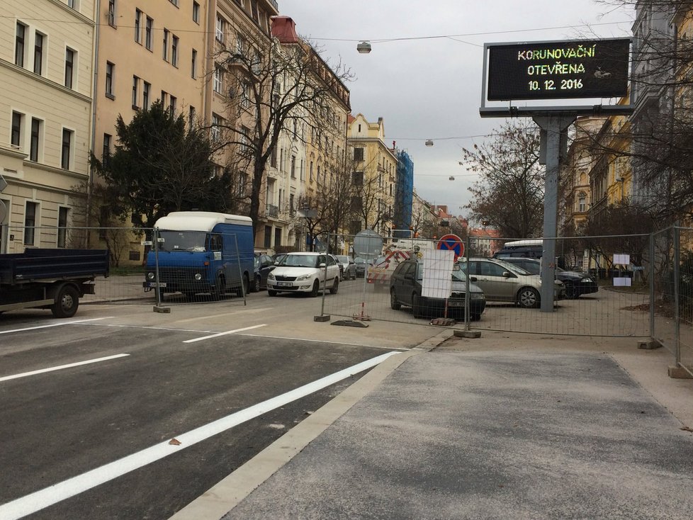 Rekonstrukce Korunovační ulice po dlouhých měsících finišuje.