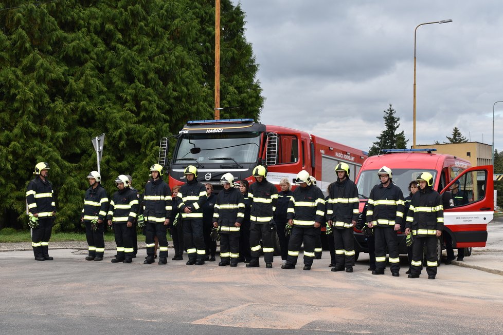 Smuteční akce za mrtvé hasiče. Truchlící máma Marka Vrby: Nikdy nikoho nezarmoutil...