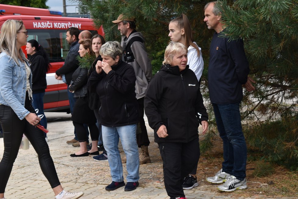 Smuteční akce za mrtvé hasiče. Truchlící máma Marka Vrby: Nikdy nikoho nezarmoutil...