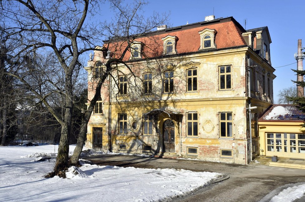 Koryčany na Kroměřížsku hledají využití chátrající vily vynálezce ohýbaného nábytku Michaela Thoneta. 