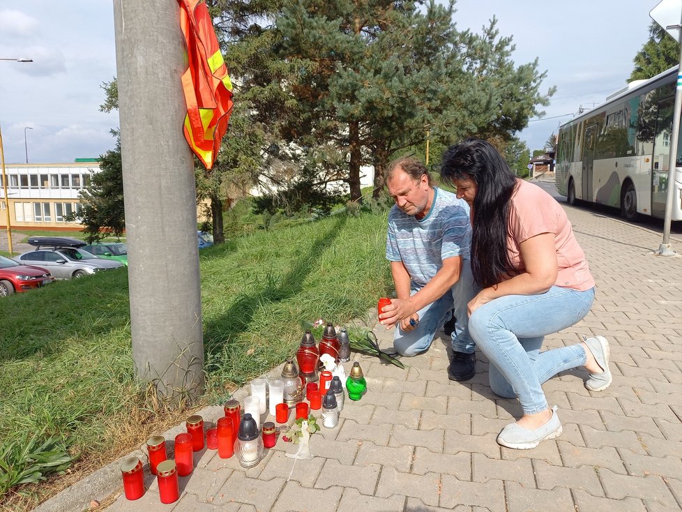 Markovi zapálili svíčku Pavel Růžička a Magda Zabloudilová.
