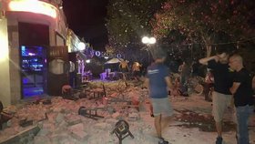 Silné zemětřesení na řeckém ostrově Kos si vyžádalo oběti na životech.
