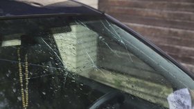 Silné krupobití v Košicích poškodilo přes 1000 aut a desítky domů