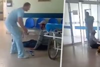 Otřesný incident v košické nemocnici: Zdravotník táhl po zemi plačícího pacienta!