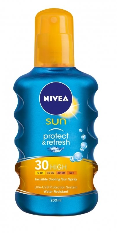 Nivea Neviditelný sprej na opalovani SPF 30, 320 Kč, koupíte v síti drogerií