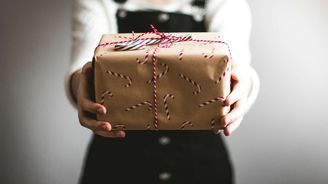 Vánoce jsou za rohem, už jste ve stresu? Nebuďte. Těchto 17 setů potěší každého kosmetického nadšence Vánoce jsou za rohem, už jste ve stresu? Nebuďte. Těchto 17 setů potěší každého kosmetického nadšence