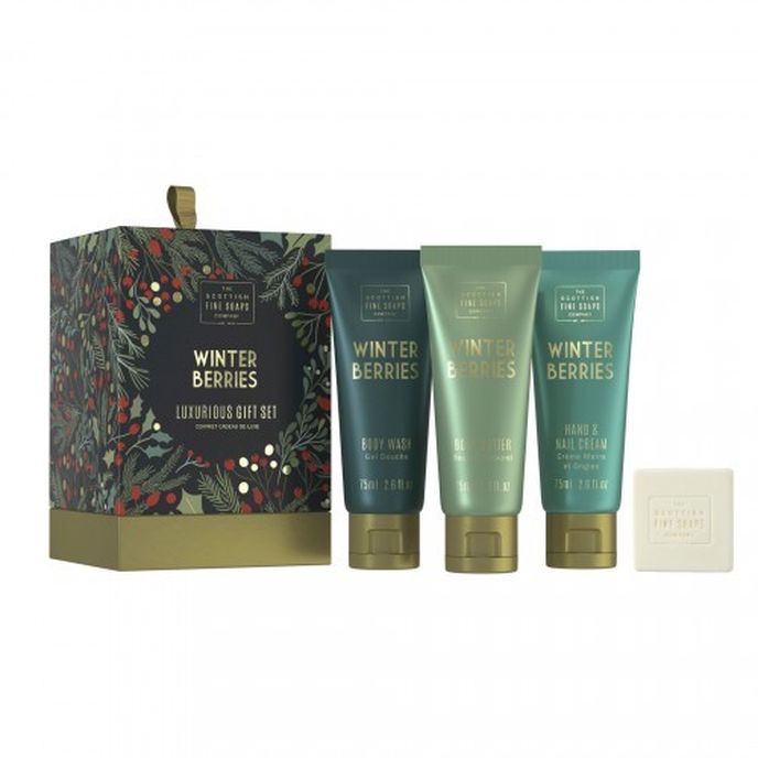 Dárkový set, Winter Berries Luxurious Gift set, Scottish Fine Soaps (mycí gel, tělové máslo, krém na ruce, jemné mýdlo), prodává Fann.cz, 429 Kč