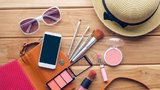 8 kosmetických produktů, které vám nesmějí chybět na žádné dovolené