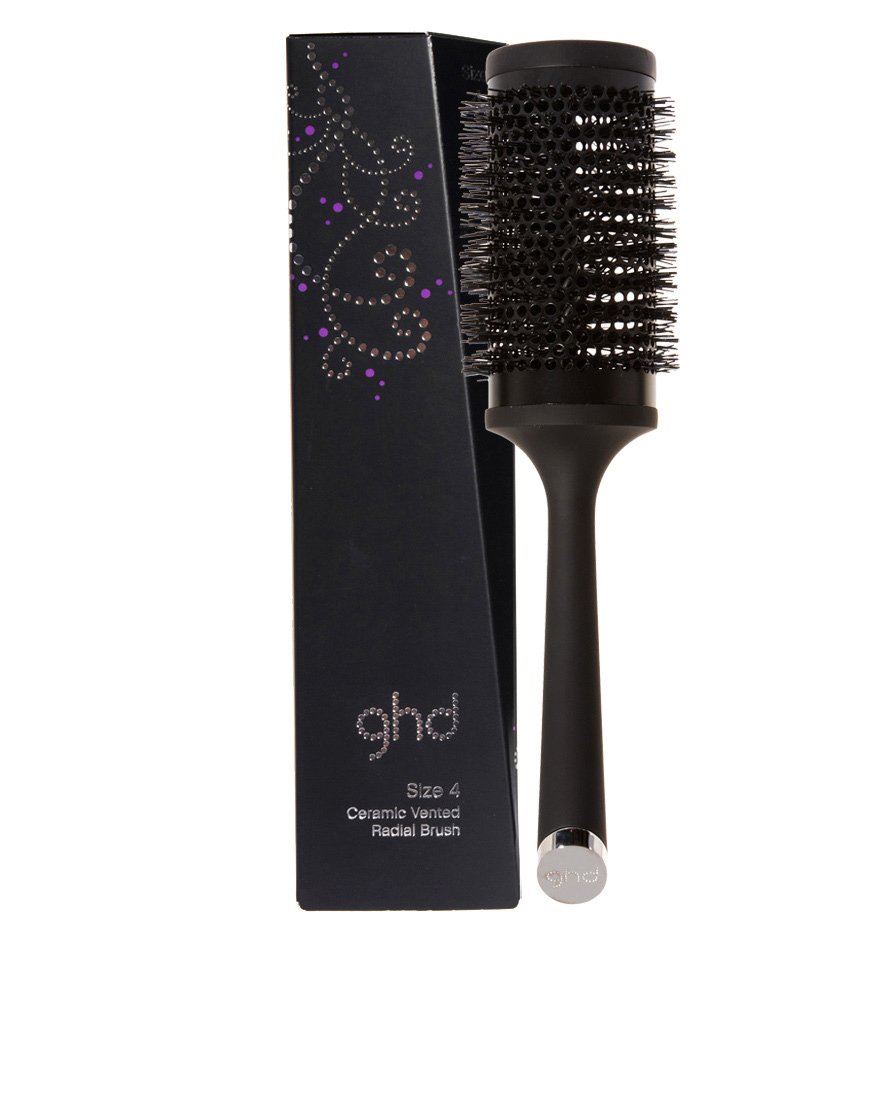 GHD Kartáč na vlasy Ceramic Vented Radial Brush, cca 700 Kč, koupíte na www.asos.com