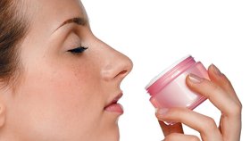 Šokující test kosmetiky: Krémy jsou z močoviny, šampony z mletých kopyt