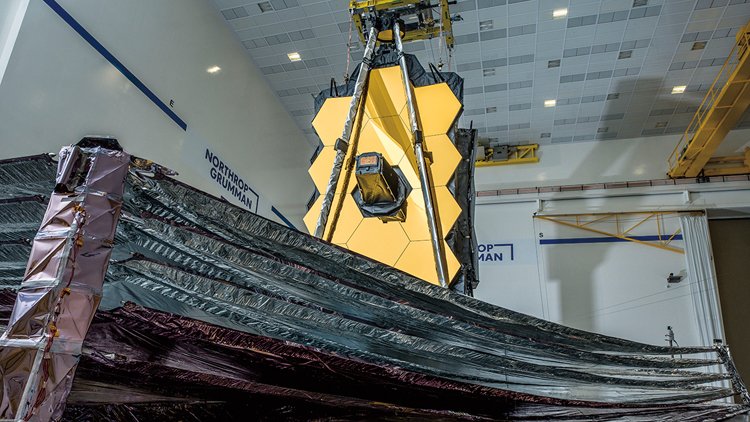 Kosmický dalekohled Jamese Webba při přípravách na start