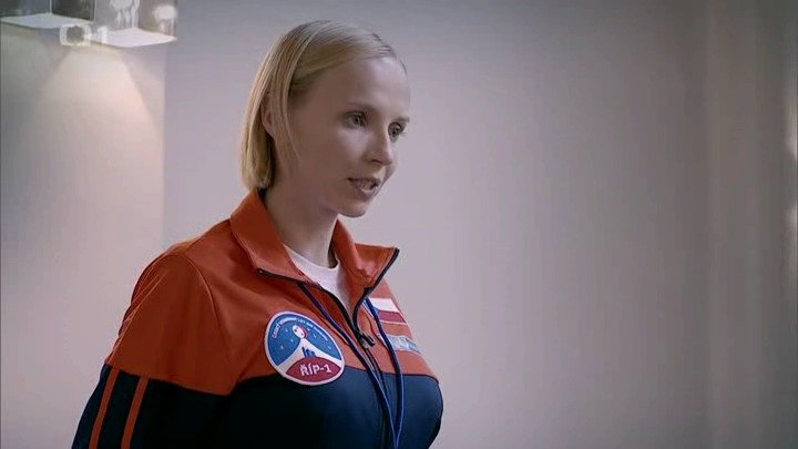 Komediální seriál Kosmo uvedla na své obrazovce České televize.
