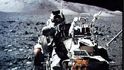 Kosmonaut Eugene Cernan na povrchu Měsíce Kosmonaut Eugene Cernan na povrchu Měsíce