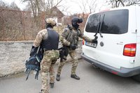 Na Adrianu mířila zásahovka zbraněmi, za dveřmi spala vnučka (4): Policie si spletla adresu!