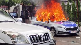 Protesty na severu Kosova: Desítky zraněných policistů a vojáků při střetech s demonstranty (květen 2023)