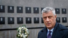 Kosovský prezident rezignoval. Thaçi se bude zpovídat z válečných zločinů 